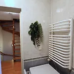 Large And Modern Apartment With Free Parking Spot