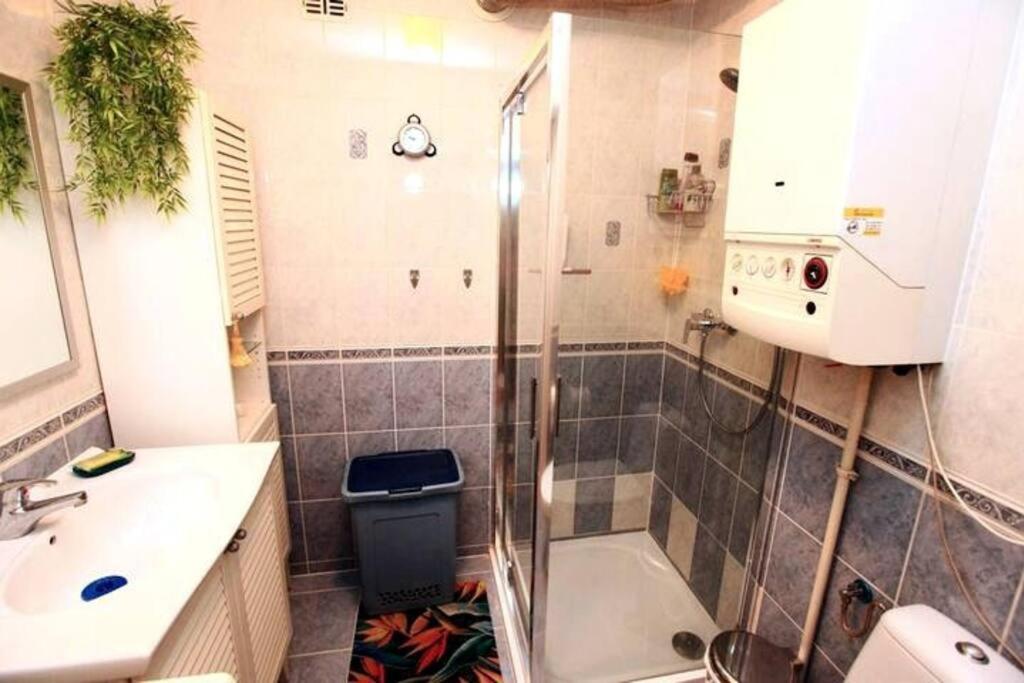 Large And Modern With Free Parking Spot Apartment Krakau