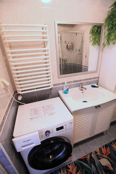 Apartment Large And Modern With Free Parking Spot *